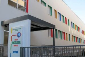Marţi, 17 decembrie: „Ore de bucurie… la oncologie” – Spectacol cu muzică clasică, canţonete, interpretate de profesori şi elevi de la Liceul de Muzică şi Arte Regina Maria din Alba Iulia