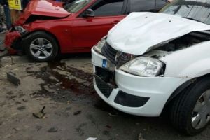 Un autoturism fără conducător auto a accidentat două persoane şi a lovit alte două autovehicule, la Odorheiu Secuiesc
