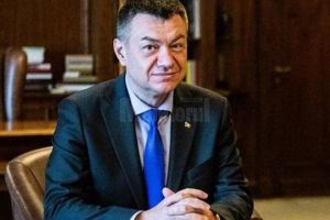 Ministrul Culturii, Bogdan Gheorghiu, îl invită pe liderul PSD Ioan Stan să nu mai facă pe ...