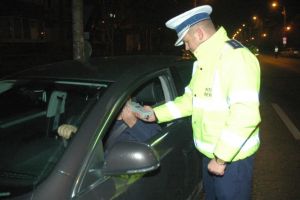 Topliţa: A produs un accident si a fugit. Poliţiştii l-au găsit la circa 1 km distanţa, beat zdravăn