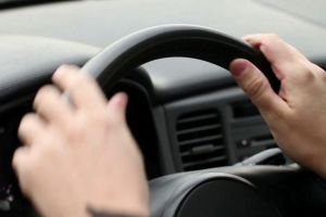 Micii infractori ai Sibiului – Un copil a furat o maşină şi a condus-o spre Braşov