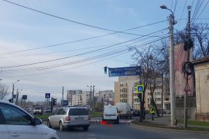 FOTO. Semaforul din faţa Liceului Economic a fost pus în funcţiune