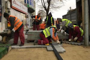 Echipele SC Confort Urban continua interventiile pe strazile din Constanta (galerie foto)