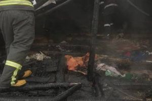 ACUM: Baracă cu materiale de construcţii, cuprinsă de flăcări în Focşani