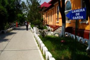 ALERTĂ Un bolnav psihic PERICULOS a evadat de la Spitalul din Săpoca: a încercat să îşi UCIDĂ părinţii