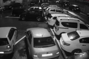 PLOIEŞTI! Un grup de persoane păcăleşte şoferii cu o metodă incredibilă. Variantă live la metoda ACCIDENTUL