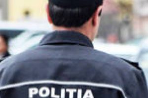 Poliţişti locali, atacaţi în centrul oraşului!