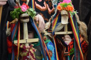 Pluguşor, măşti, urşi şi capre, cu snoave, urături şi colinde de altădată