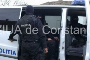 Politia Romana: Barbat din Craiova, banuit ca ar fi exploatat sexual mai multe fete, in Italia