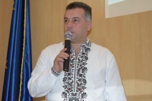 VIDEO FOTO – Şeful şcolilor din Sibiu, către cei mai buni elevi: „Sunteţi prinşi într-o cursă nebună a învăţatului de dimineaţa până seara; jucaţi-vă!”