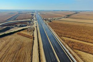 ERATĂ: Pe bucata de autostradă dintre Borş şi Biharia s-ar putea circula ca pe un drum naţional, dar NU va fi deschisă traficului