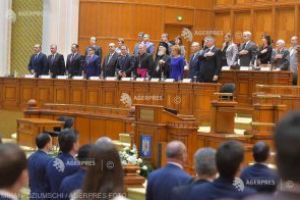 Şedinţă solemnă/ Parlamentul a adoptat Declaraţia consacrată marcării a 30 de ani de la Revoluţia din 1989