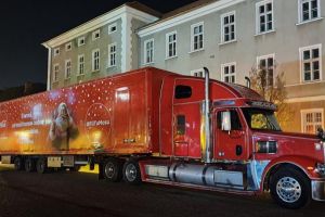 Astăzi, CARAVANA COCA-COLA la Alba Iulia! Două zile de poveste pentru cei mici şi cei mari în compania lui MOȘ CRĂCIUN