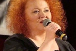 Narcisa Suciu nu va colinda in acest an baimarenii deoarece nu a invitat-o nimeni