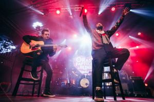 Smiley a ajuns în Oraşul faptelor bune: mii de orădeni au fost „percuţia” artistului, care a cântat fără band (FOTO / VIDEO)