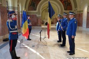 FOTO, LIVE VIDEO| Depunere a Drapelului „Revoluţiei Decembrie 1989”: Ceremonial simbolic, la Sala Unirii din Alba Iulia