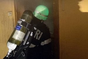 Foc în bucătărie! Incendiu într-un apartament din Rogerius, din pricina unei defecţiuni la reţeaua electrică