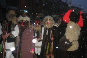 Atenţie la falşii colindători: O femeie din comuna Rădeşti a fost jefuită de un bărbat din judeţul Cluj, deghizat în colindător