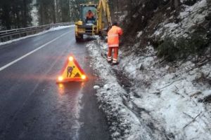 FOTO Drumarii, curăţenie generală, de sărbători