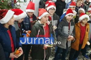 FOTO: Au fost gazde bune | Poliţiştii vrânceni au primit colindătorii