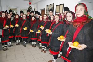 Grupul „Ai lui Ștefan, noi oşteni” din Vicovu de Sus a adus vestea naşterii Domnului