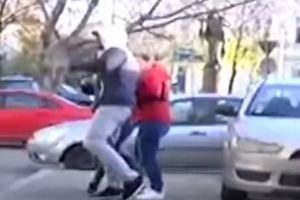 Scene şocante: Fiul lui Gheorghe Dincă a bătut mai mulţi jurnalişti si le-a spart camerele de filmat