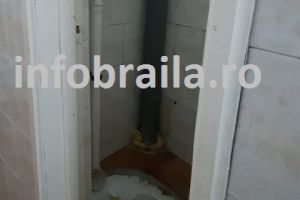 Mizerie, toalete vechi de zeci de ani si multa nesiguranta / De asta au parte elevii braileni