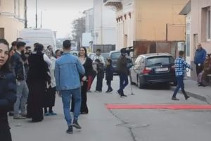 VIDEO Paranghelie cu autorizaţie în Centrul Vechi al Botoşaniului