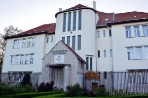 Universitatea din Oradea are Cartă nouă: Senatul va fi mai mic, universitarii condamnaţi pentru corupţie vor fi concediaţi, iar şefii nu vor putea fi şi senatori