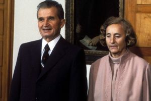 Detaliul şocant descoperit după deshumarea Elenei Ceauşescu. Ce avea aceasta în gură