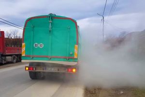 Ne enervează: Curţile şi casele sătenilor din Subpiatră sunt 