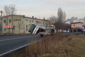Un microbuz şi un autocar s-a ciocnit în comuna Joseni. Ambele vehicule s-au răsturnat, iar şase persoane au fost rănite