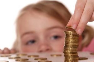 Se dublează alocaţiile copiilor – Decizia comisiei de muncă