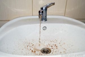 Fără apă maro la robinete: Compania de Apă Oradea a investit 300.000 lei într-o staţie pilot de curăţare a apei din Nufărul