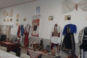 2019, anul omagial al satului romanesc (al preotilor, invatatorilor si primarilor gospodari):  In liceul din Dobromir se pun bazele unui muzeu scolar de etnografie si istorie (galerie foto)