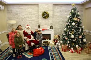 Carti si dulciuri, in prag de Craciun, de la Primaria Ovidiu pentru toti copiii