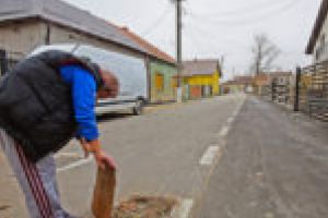 Dorel cel harnic! Hidranţii stradali din Lugoj şi Măguri asfaltaţi complet, blocaţi de maşini sau inutilizabili!