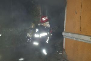 Tulcea: Incendiu intr-o gospodarie. O femeie s-a autoevacuat