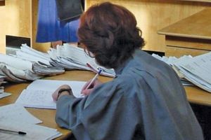 Grefierii din Braşov protestează, astăzi