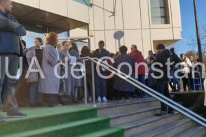 Grefierii constanteni protesteaza in fata Palatului de Justitiei (galerie foto)