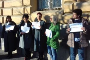VIDEO FOTO Grefierii din Sibiu au ieşit în stradă – Protestează împotriva tăierii pensiilor speciale