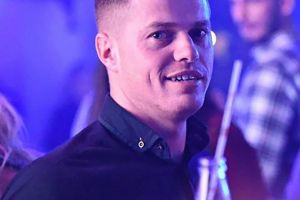 Fiica primarului din Capu Câmpului şi prietenul acesteia, bătuţi în plină stradă de doi ...