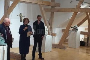 Peste 60 de lucrări ale sculptorului Vasile Gorduz sunt expuse la Muzeul de Istorie din Suceava
