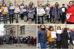 LIVE VIDEO, FOTO| Protest al grefierilor la Curtea de Apel Alba: Instanţele şi parchetele ameninţate cu blocarea dacă pensiile speciale vor fi abrogate