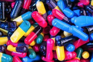 Medicamentele EXPIRATE sunt deşeuri PERICULOASE şi NU se aruncă la gunoi! USR propune reciclarea acestora