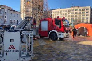 Exerciţiul ISU Argeş, BLOCAT de maşini în trafic şi parcare!