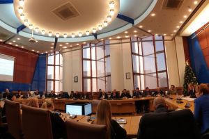 Elev suspectat de trafic de droguri în şcoală. Ce spun Stelian Dolha şi Camelia Tabără