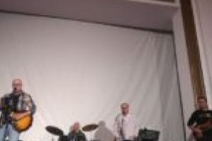 Colinde şi folk – cocktailul perfect servit chiar pe scena Casei de Cultură Moldova Nouă