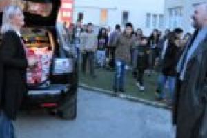 S-a dat startul la generozitate! Fericirea copiilor, slăbiciunea adulţilor.