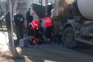 FOTO & VIDEO Accident la Botoşani! Un bărbat a fost călcat de o betonieră